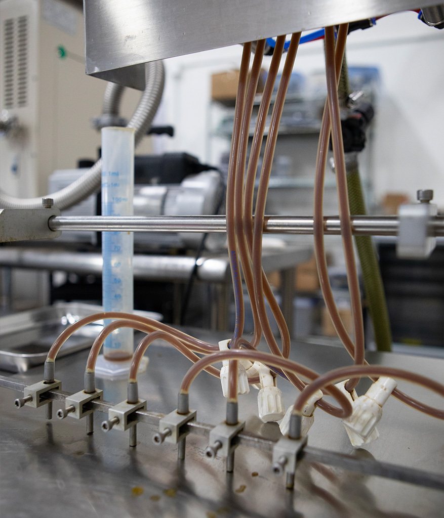Stainless filling nozzles on the tincture filling machine